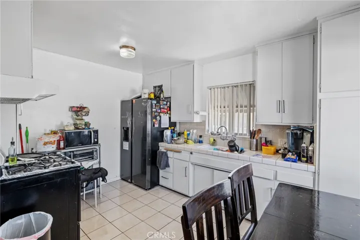 6107 Tujunga Avenue - Unit #5 - Kitchen and Dining Area