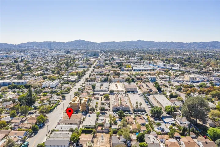 Overhead view to the South toward the hills above Studio City and Ventura Blvd.