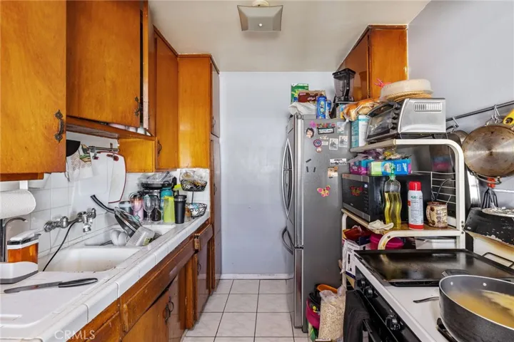6107 Tujunga Avenue - Unit #4 - Kitchen