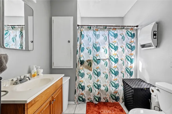 6107 Tujunga Avenue - Unit #4 - Bathroom