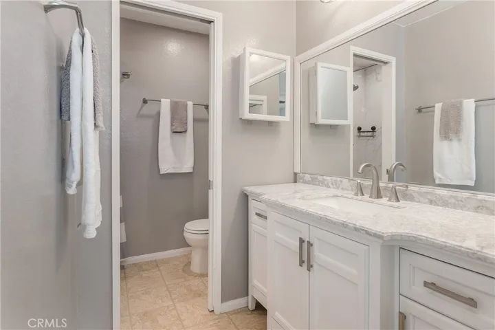 En-suite bath in Primary with quartz vanity.