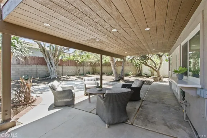 10458 Sioux River Circle, Fountain Valley, California 92708