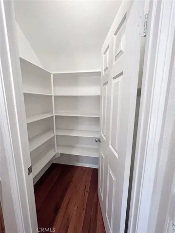 Walk-in Pantry