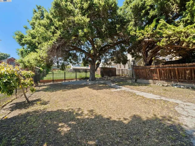1747 E 22nd St, Oakland, California 94606