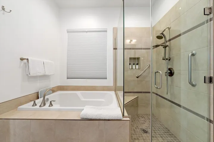 Frameless Glass shower and soaking tu
