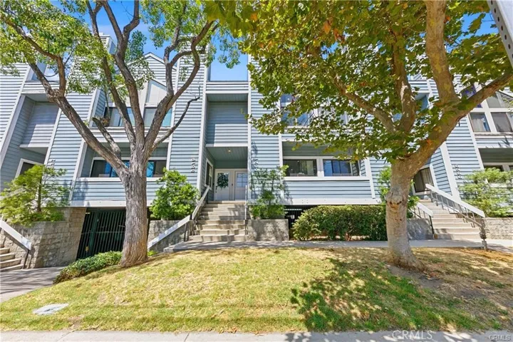 5821 Etiwanda Avenue, Tarzana, California 91356
