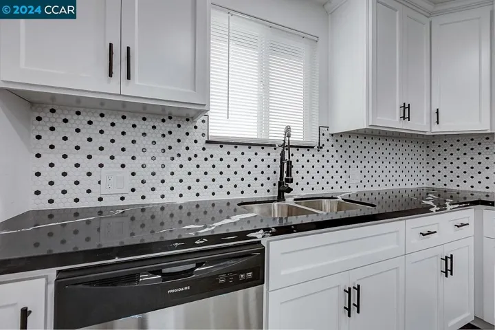 1-Kitchen up close