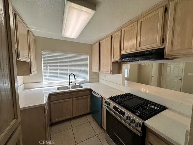 43425 30th Street W 4, Lancaster, California 93536