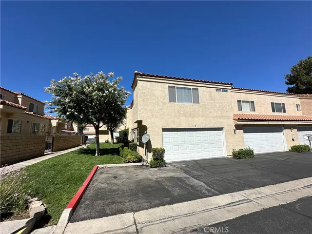 43425 30th Street W 4, Lancaster, California 93536