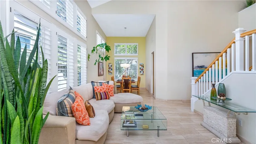 This picture showcases the gorgeous travertine floor.