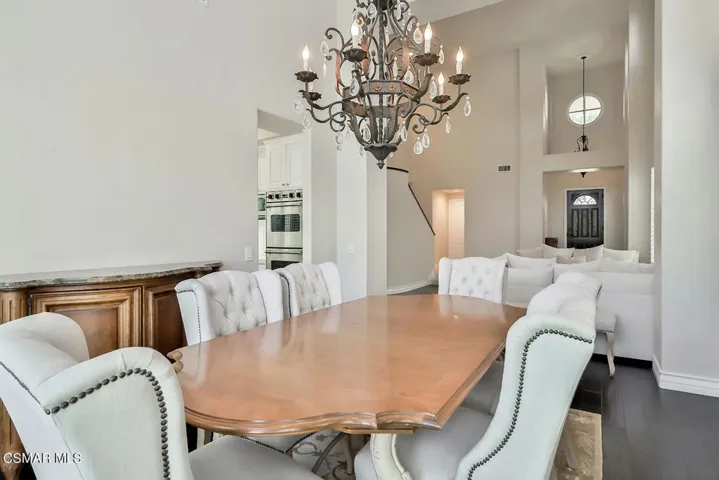bLiving and Dining5