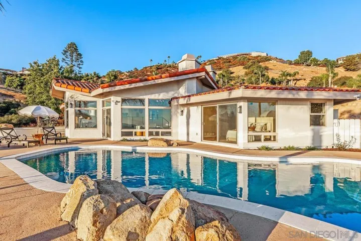 530 Calle De La Sierra, El Cajon, California 92019