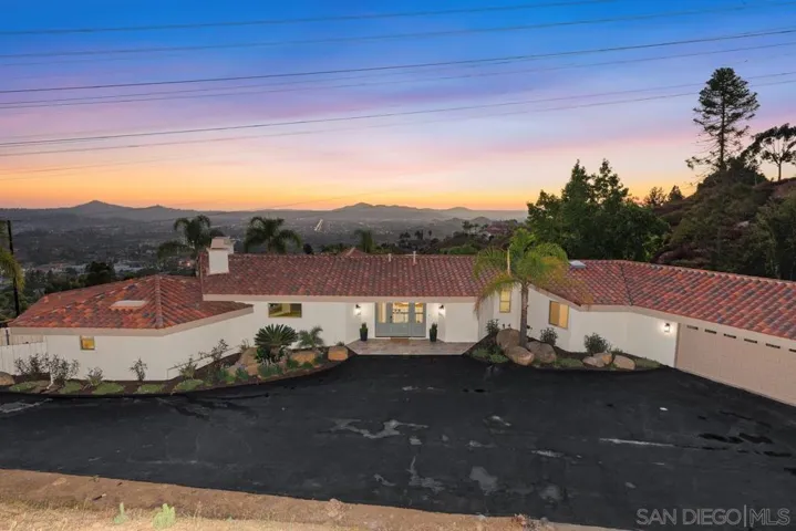 530 Calle De La Sierra, El Cajon, California 92019