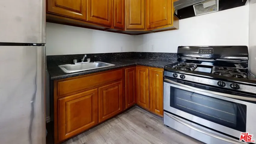 738 New Hampshire Avenue 205, Los Angeles, California 90005