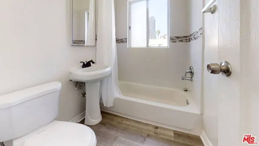 738 New Hampshire Avenue 205, Los Angeles, California 90005
