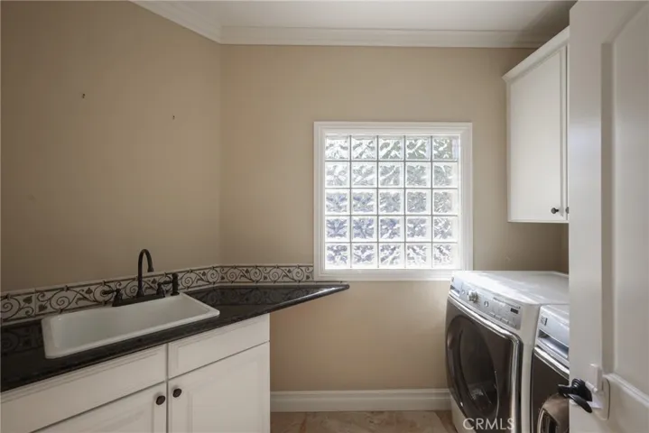 Main Home Laundry Room w/ Sink