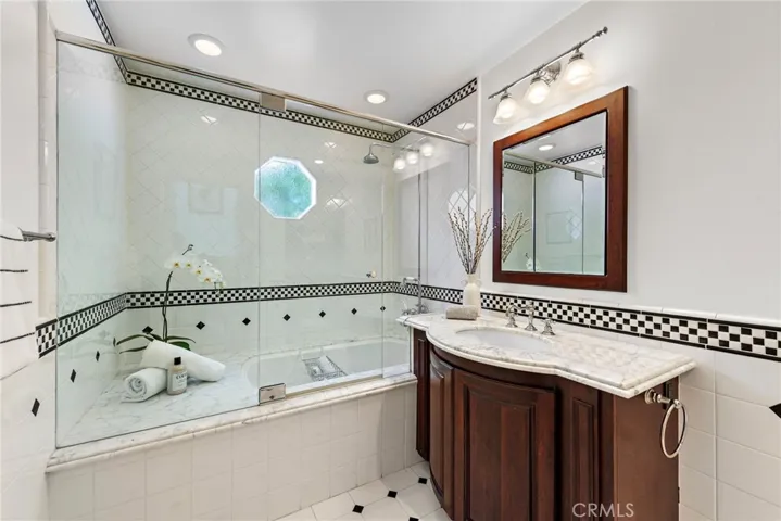 Downstairs full bath room w/Ultra spa