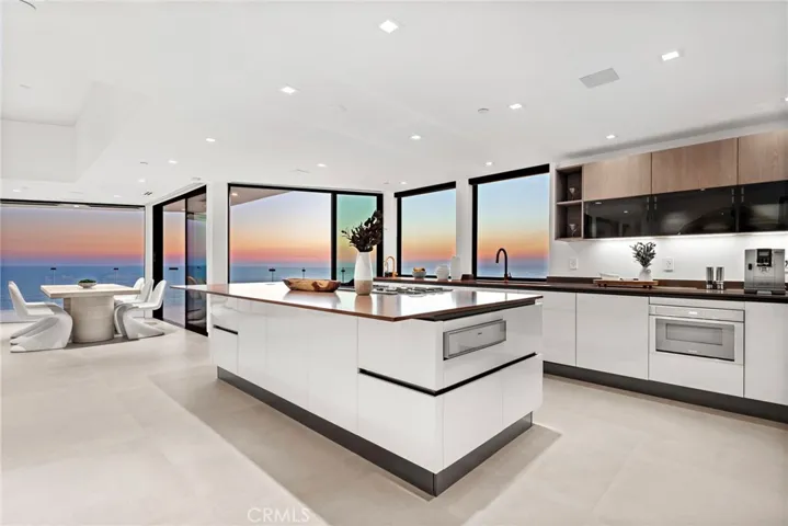 521 Alta Vista Way, Laguna Beach, California 92651