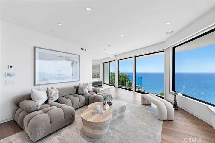 521 Alta Vista Way, Laguna Beach, California 92651