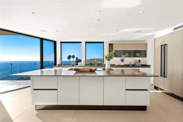 521 Alta Vista Way, Laguna Beach, California 92651