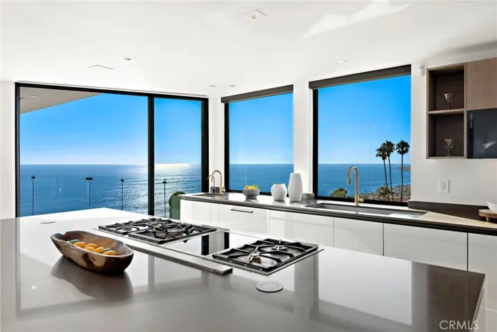 521 Alta Vista Way, Laguna Beach, California 92651