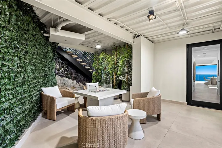 521 Alta Vista Way, Laguna Beach, California 92651