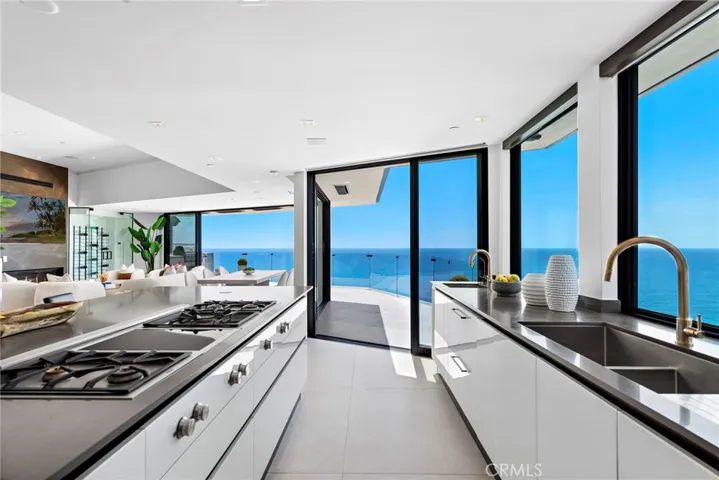 521 Alta Vista Way, Laguna Beach, California 92651