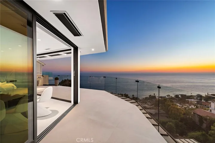 521 Alta Vista Way, Laguna Beach, California 92651