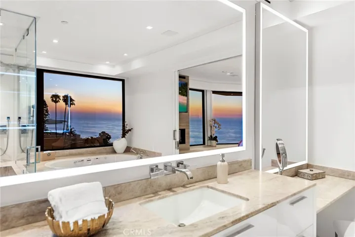 521 Alta Vista Way, Laguna Beach, California 92651