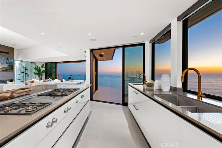 521 Alta Vista Way, Laguna Beach, California 92651