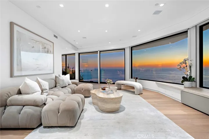 521 Alta Vista Way, Laguna Beach, California 92651