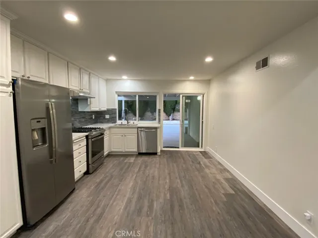 Tastefully remodeled Kitchen with Brand new Refrigerator!