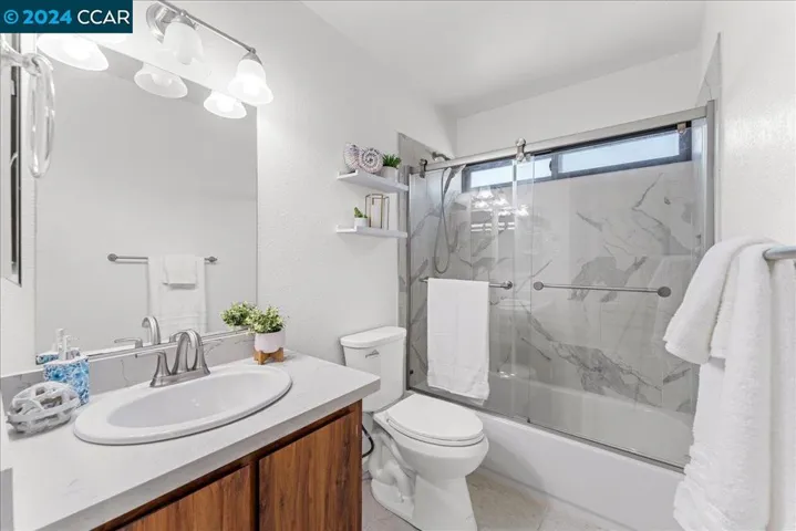 874 Valley Run, Hercules, California 94547