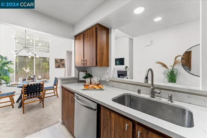 874 Valley Run, Hercules, California 94547