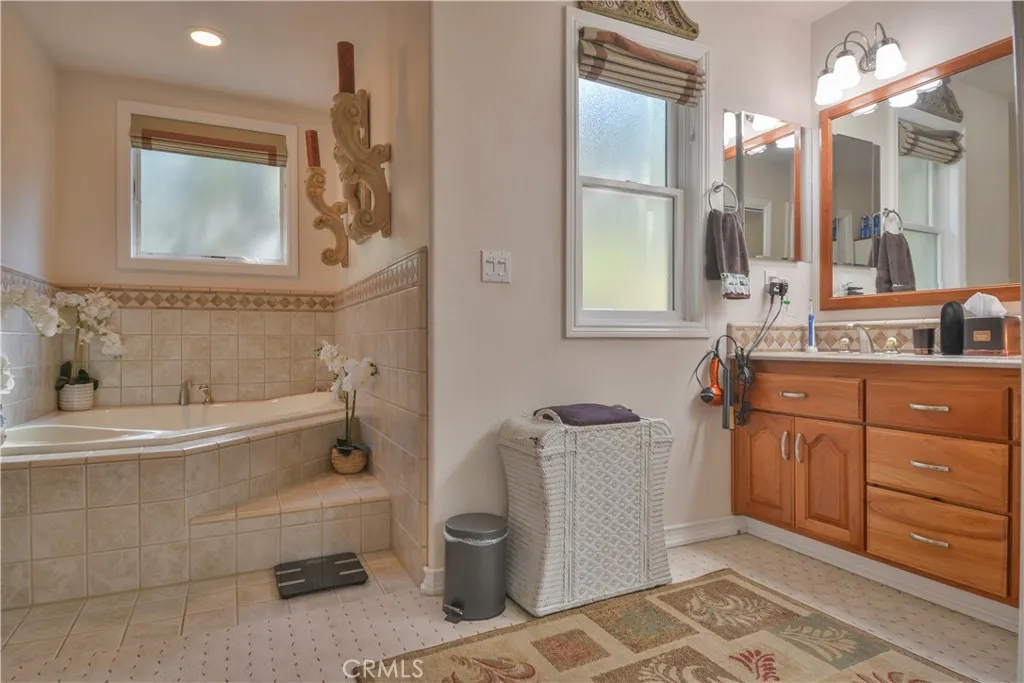 196 N Fairway Drive, Lake Arrowhead, California 92352 home-pic-29