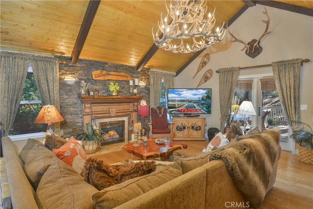 196 N Fairway Drive, Lake Arrowhead, California 92352 home-pic-9