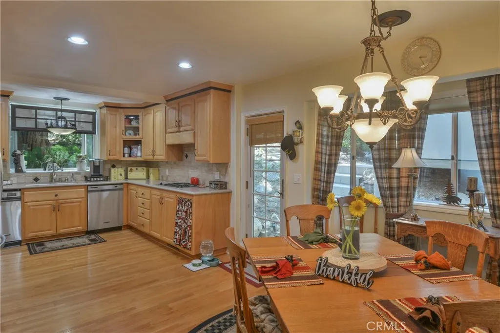 196 N Fairway Drive, Lake Arrowhead, California 92352 home-pic-15