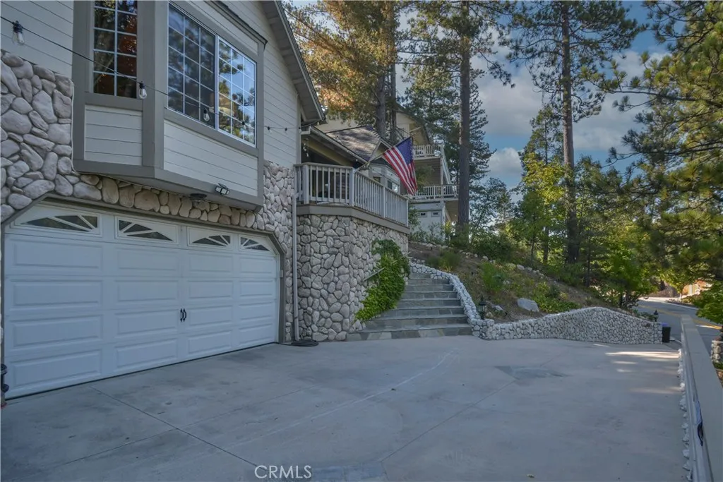 196 N Fairway Drive, Lake Arrowhead, California 92352 home-pic-4