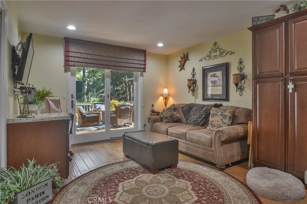 196 N Fairway Drive, Lake Arrowhead, California 92352 home-pic-22