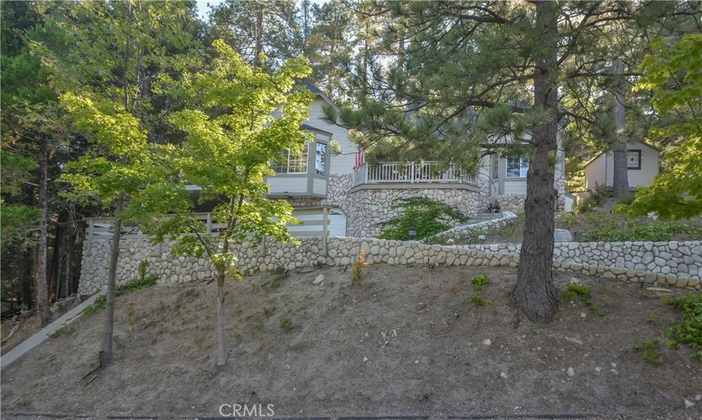 196 N Fairway Drive, Lake Arrowhead, California 92352 home-pic-2