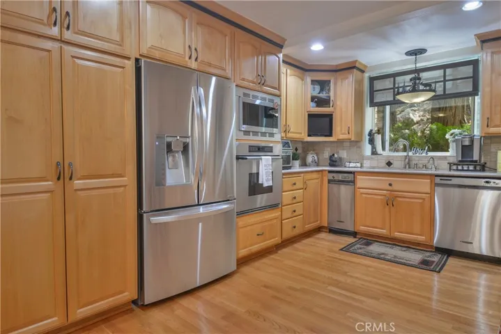 Large Kitchen top of the line Appliances