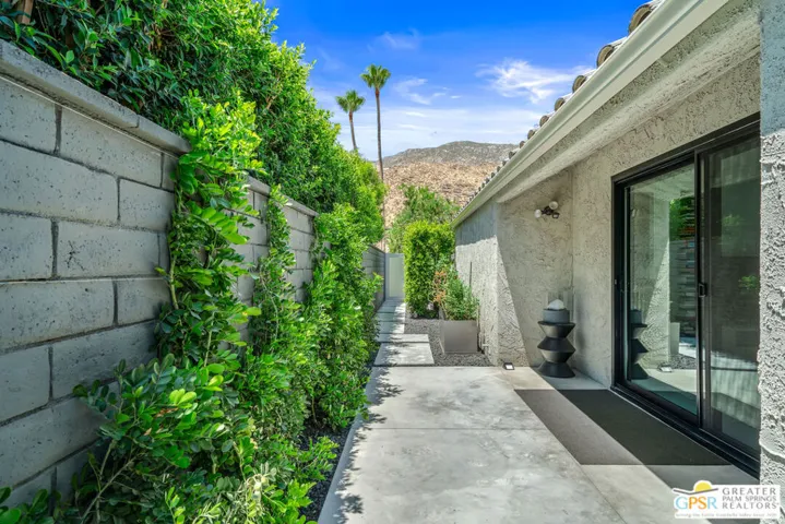 2560 W La Condesa Drive, Palm Springs, California 92264