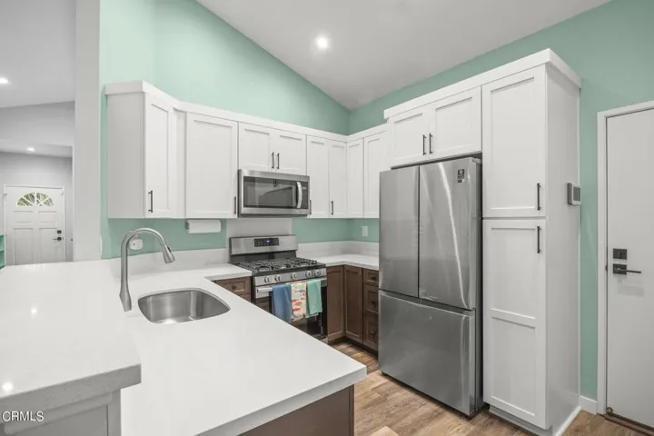 11-web-or-mls-Upmarketmedia_2634Hurr-33