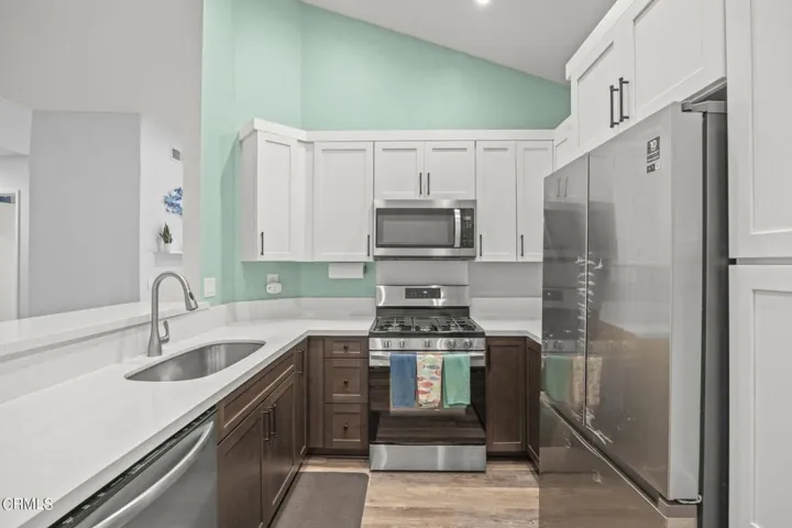 13-web-or-mls-Upmarketmedia_2634Hurr-39