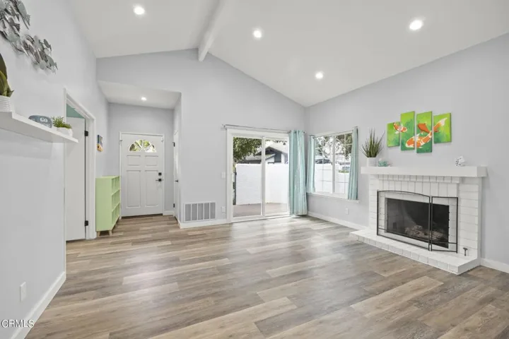 6-web-or-mls-Upmarketmedia_2634Hurr-18