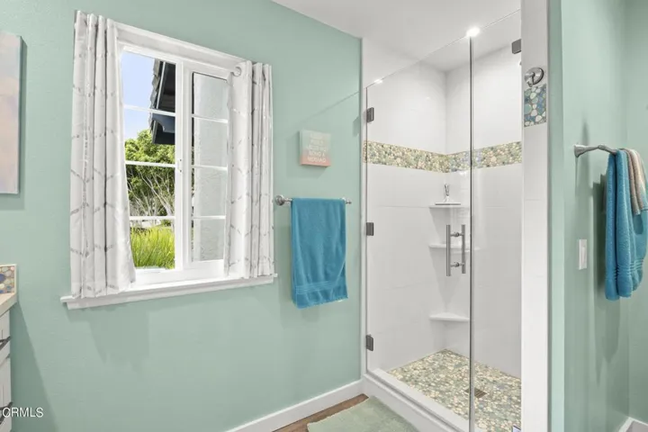 18-web-or-mls-Upmarketmedia_2634Hurr-54