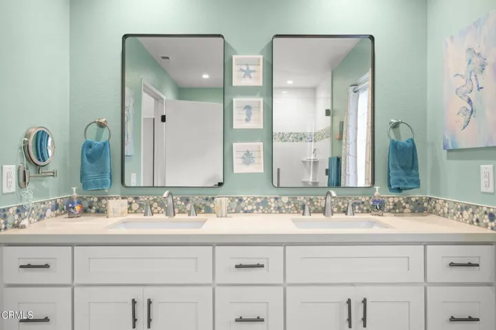 17-web-or-mls-Upmarketmedia_2634Hurr-51