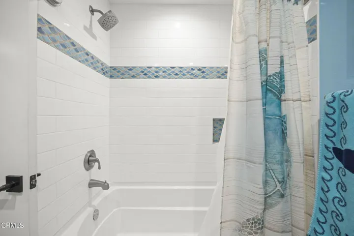 21-web-or-mls-Upmarketmedia_2634Hurr-63