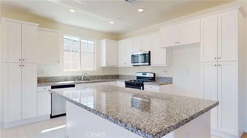 12592 Ojo Caliente Street, Victorville, California 92392