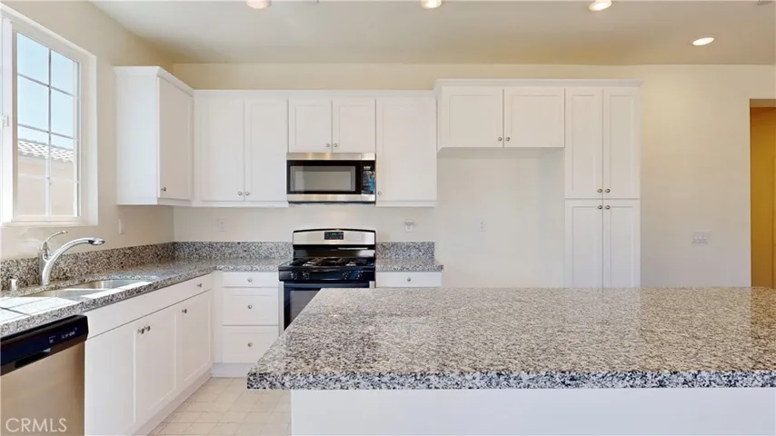 12592 Ojo Caliente Street, Victorville, California 92392